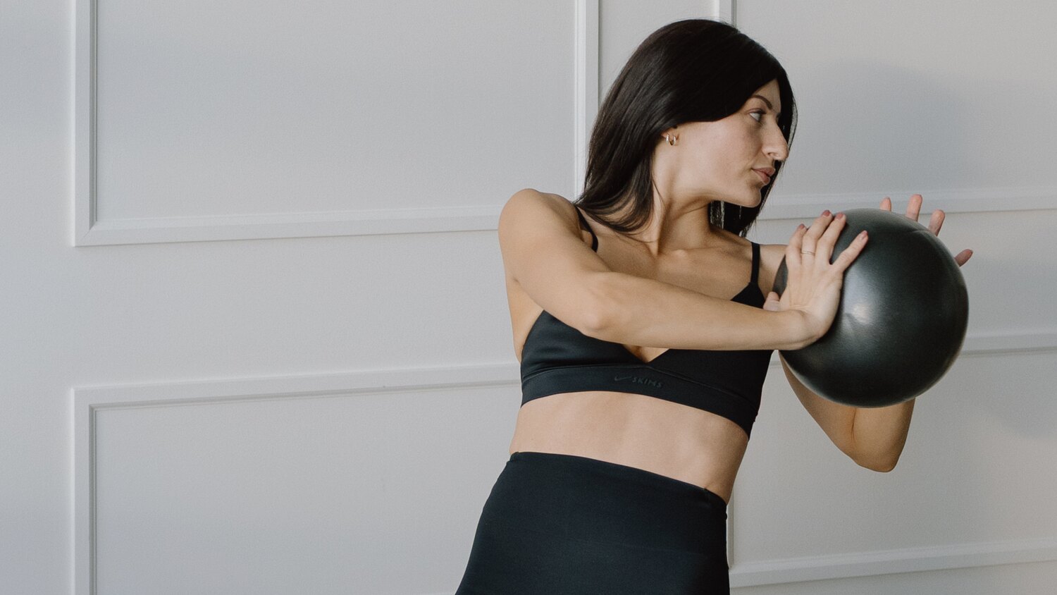 Barre Belle movement for AAA - Arms, Ass & Abs